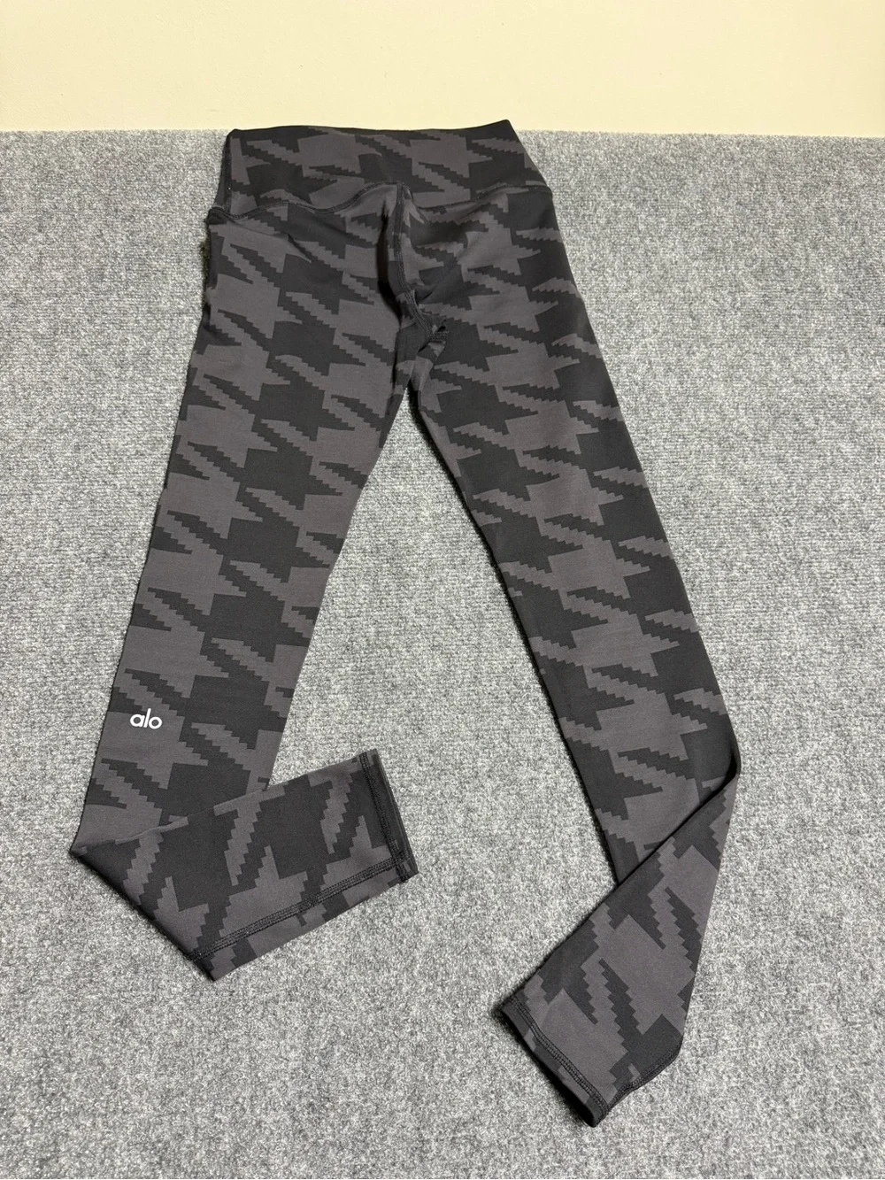 ALO Yoga Black and Charcoal Geometric Leggings